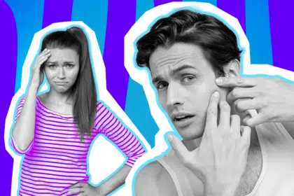 Humorvolle Collage zum Thema Hautpflege-Fails und Pickel ausdrücken: Auf der rechten Seite drückt sich ein Mann in Schwarz-Weiß mit hochkonzentriertem Blick einen Pickel auf der Wange aus. Auf der linken Seite fasst sich eine Frau in Schwarz-Weiß mit einem schmerzverzerrten, leicht angewiderten Blick an die Stirn. Sie trägt ein leuchtend lila-weiß gestreiftes Oberteil. Das Pop-Art-Motiv vor einem blau-violetten Wellen-Hintergrund visualisiert humorvoll das geradezu zwanghafte (und oft bereute) Bedürfnis, an Hautunreinheiten herumzudrücken, und den leichten Ekel, der damit einhergeht.