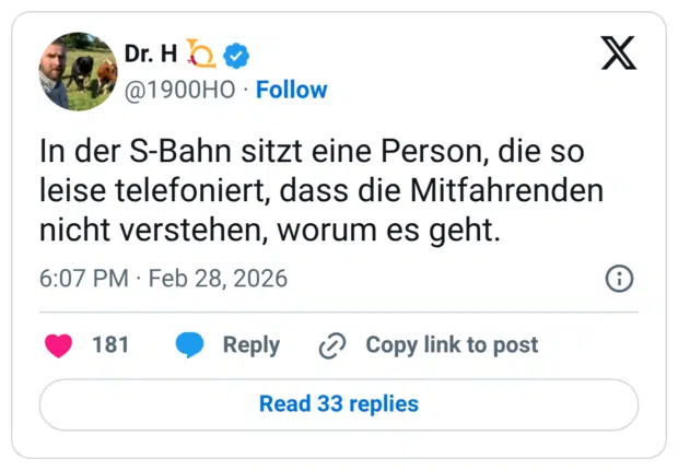 In der S-Bahn sitzt eine Person, die so leise telefoniert, dass die Mitfahrenden nicht verstehen, worum es geht.