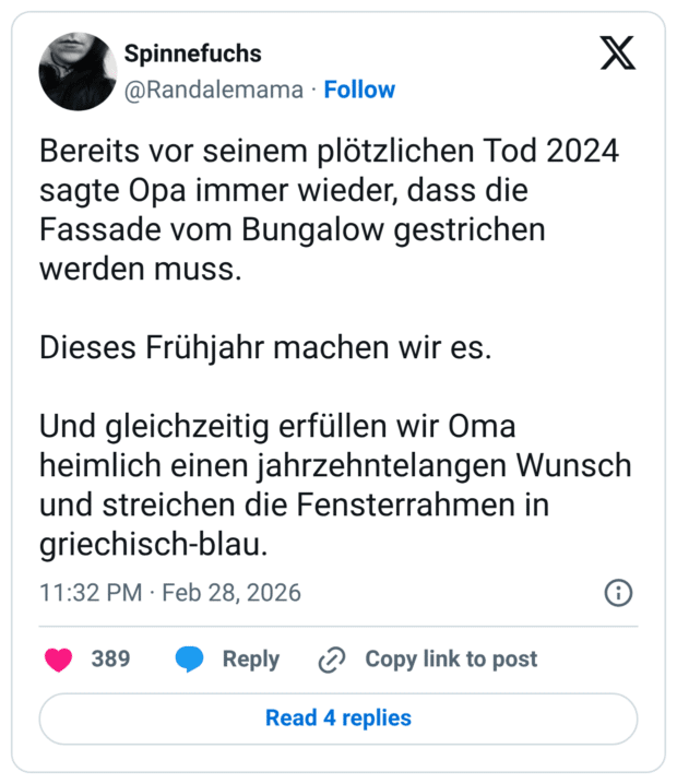 Bereits vor seinem plötzlichen Tod 2024 sagte Opa immer wieder, dass die Fassade vom Bungalow gestrichen werden muss. Dieses Frühjahr machen wir es. Und gleichzeitig erfüllen wir Oma heimlich einen jahrzehntelangen Wunsch und streichen die Fensterrahmen in griechisch-blau.