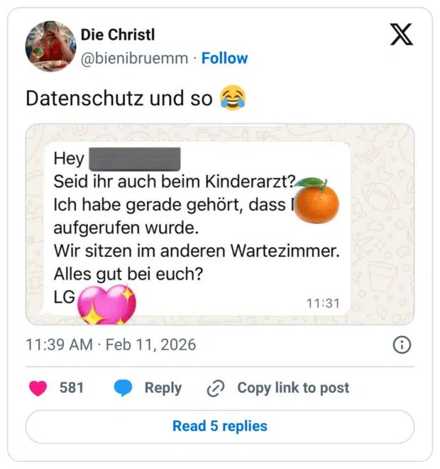 Hey Seid ihr auch beim Kinderarzt? Ich habe gerade gehört, dass I aufgerufen wurde. Wir sitzen im anderen Wartezimmer. Alles gut bei euch?