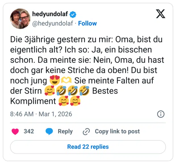 Die 3jährige gestern zu mir: Oma, bist du eigentlich alt? Ich so: Ja, ein bisschen schon. Da meinte sie: Nein, Oma, du hast doch gar keine Striche da oben! Du bist noch jung der Stirn Kompliment