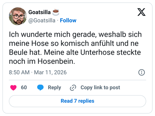 Ich wunderte mich gerade, weshalb sich meine Hose so komisch anfühlt und ne Beule hat. Meine alte Unterhose steckte noch im Hosenbein.