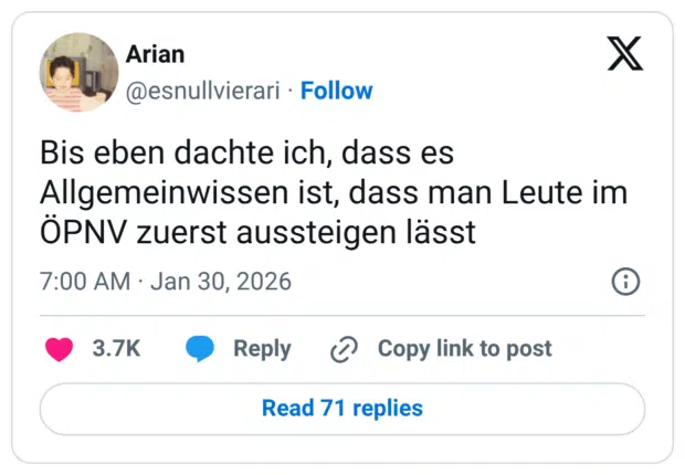 Bis eben dachte ich, dass es Allgemeinwissen ist, dass man Leute im ÖPNV zuerst aussteigen lässt