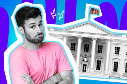 Ausdrucksstarke Collage zum Thema politisches Weltgeschehen und Nachrichten-Erschöpfung: Ein skeptisch und leicht resigniert dreinblickender Mann in Schwarz-Weiß zieht mit verschränkten Armen die Schultern hoch. Er trägt ein leuchtend pinkes T-Shirt. Rechts neben ihm ist das Weiße Haus in Washington D.C. als detaillierte Schwarz-Weiß-Illustration abgebildet, auf dessen Dach eine wehende US-amerikanische Flagge in voller Farbe thront. Weiße Blitz-Icons und das Pop-Art-Motiv vor einem markanten blau-violetten Wellen-Hintergrund visualisieren pointiert die anhaltenden globalen Spannungen, politische Kontroversen und das allgegenwärtige Gefühl der Überforderung beim täglichen Blick in die Nachrichten.