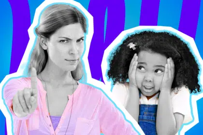 Ausdrucksstarke Collage zum Thema persönliche Grenzen und übergriffiges Verhalten: Auf der linken Seite steht eine streng und entschlossen blickende Frau in Schwarz-Weiß, die bestimmt den Zeigefinger hebt und eine unmissverständliche "Stopp"-Geste macht. Sie trägt ein leuchtend pinkfarbenes Oberteil. Auf der rechten Seite ist ein Mädchen in Schwarz-Weiß mit stark gelockten Haaren zu sehen, das sich schützend, irritiert und unwohl die Hände an den Kopf hält. Es trägt eine blaue Latzhose. Das Pop-Art-Motiv vor einem markanten blau-violetten Wellen-Hintergrund visualisiert pointiert das Überschreiten körperlicher Grenzen, die Abwehr von ungefragten Berührungen und die Wichtigkeit, Betroffene konsequent vor Distanzlosigkeit im Alltag zu schützen.