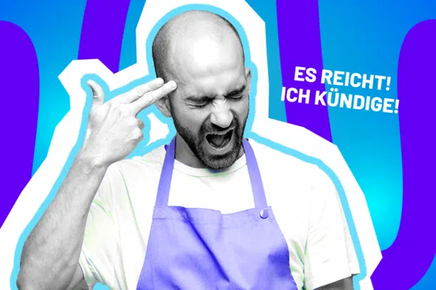 Ausdrucksstarke Collage zum Thema Job-Frust und Kündigung: Ein extrem gestresster und lauthals schreiender Mann mit Glatze in Schwarz-Weiß formt seine Hand zu einer imaginären Pistole und richtet sie verzweifelt gegen seine Schläfe. Er trägt ein weißes T-Shirt und eine helllila Schürze. Rechts neben seinem Kopf steht der weiße Schriftzug „ES REICHT! ICH KÜNDIGE!“. Das Pop-Art-Motiv vor einem markanten blau-violetten Wellen-Hintergrund visualisiert lautstark den absoluten Überlastungsmoment, toxische Arbeitsbedingungen und die erlösende Entscheidung, den Job endlich hinzuschmeißen.