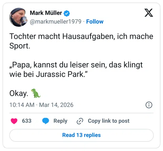 Tochter macht Hausaufgaben, ich mache Sport. „Papa, kannst du leiser sein, das klingt wie bei Jurassic Park.“ Okay.