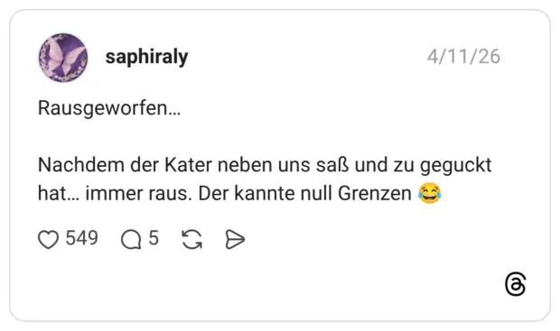 Rausgeworfen… Nachdem der Kater neben uns saß und zu geguckt hat… immer raus. Der kannte null Grenzen 😂
