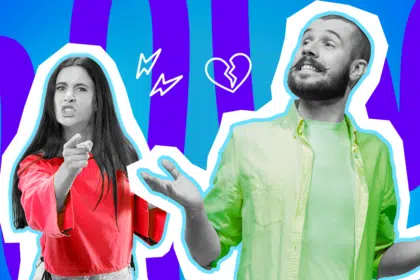 Ausdrucksstarke Collage zum Thema toxische Beziehungen, Ex-Drama und emotionale Achterbahnfahrten: Auf der linken Seite steht eine junge Frau in Schwarz-Weiß, die extrem wütend dreinblickt und aggressiv sowie vorwurfsvoll mit dem Zeigefinger auf ihr Gegenüber (oder in die Kamera) zeigt. Sie trägt ein leuchtend rotes Oberteil, das farblich stark hervortritt. Auf der rechten Seite blickt ein bärtiger Mann in Schwarz-Weiß mit einer Mischung aus Genervtheit und heimlicher Belustigung nach oben und zuckt ratlos mit den Händen. Er trägt ein knalliges hellgrünes Hemd. Ein weißes, zerbrochenes Herz-Icon, kleine Blitz-Icons und das Pop-Art-Motiv vor einem markanten blau-violetten Wellen-Hintergrund visualisieren pointiert ständige Streitereien nach der Trennung, das klassische On-Off-Drama und den absurden Moment, wenn man die ständige Aufmerksamkeit der toxischen Ex-Partnerin insgeheim sogar genießt.