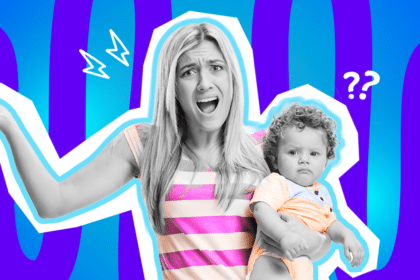 Humorvolle Collage zum Thema Babysitten, elterliche Überforderung und Kinderbetreuung: Im Zentrum steht eine junge Frau in Schwarz-Weiß, die völlig gestresst und verzweifelt mit weit aufgerissenem Mund in die Kamera blickt, während sie eine Hand hilfesuchend hebt. Sie trägt ein leuchtend pink-weiß gestreiftes Oberteil, das farblich extrem stark hervortritt. Auf ihrem Arm hält sie ein Baby in Schwarz-Weiß mit Locken, das im starken Kontrast zur Panik der Frau extrem ernst, skeptisch und völlig unbeeindruckt dreinschaut. Das Kind trägt ein zart orangefarbenes Oberteil. Weiße Blitz- und Fragezeichen-Icons rund um die beiden sowie das Pop-Art-Motiv vor einem markanten blau-violetten Wellen-Hintergrund visualisieren pointiert den klassischen Moment der absoluten Überforderung und den humorvollen Clash zwischen verzweifeltem Babysitter und wenig kooperativem Kleinkind.
