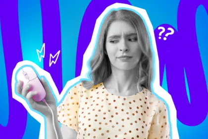 Humorvolle Collage zum Thema toxische Arbeitskultur, Mikromanagement und absurde Büro-Konflikte: Im Zentrum steht eine junge Frau in Schwarz-Weiß, die äußerst skeptisch, verwirrt und leicht genervt auf eine leuchtend pinkfarbene Computermaus blickt, die sie in der Hand hält. Sie trägt eine helle Bluse mit farblich hervortretenden, bräunlichen Punkten. Weiße Fragezeichen- und Blitz-Icons neben ihrem Kopf sowie das Pop-Art-Motiv vor einem markanten blau-violetten Wellen-Hintergrund visualisieren pointiert die absolute Fassungslosigkeit über lächerliche Gründe für Personalgespräche, toxisches Chef-Verhalten und den klassischen "Ist das gerade wirklich passiert?"-Moment im Berufsalltag.