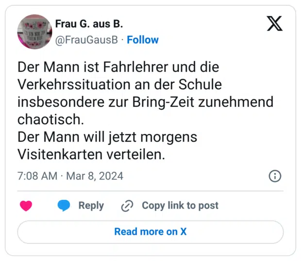 Der Mann ist Fahrlehrer und die Verkehrssituation an der Schule insbesondere zur Bring-Zeit zunehmend chaotisch. Der Mann will jetzt morgens Visitenkarten verteilen