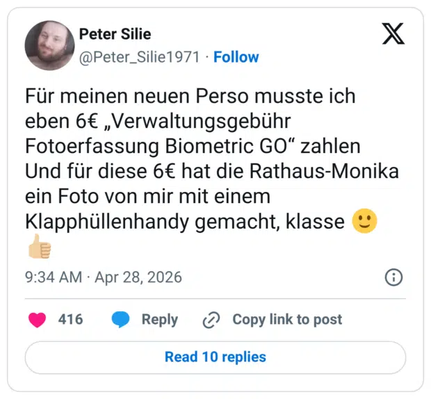 Für meinen neuen Perso musste ich eben 6€ „Verwaltungsgebühr Fotoerfassung Biometric GO“ zahlen Und für diese 6€ hat die Rathaus-Monika ein Foto von mir mit einem Klapphüllenhandy gemacht, klasse 🙂👍🏼