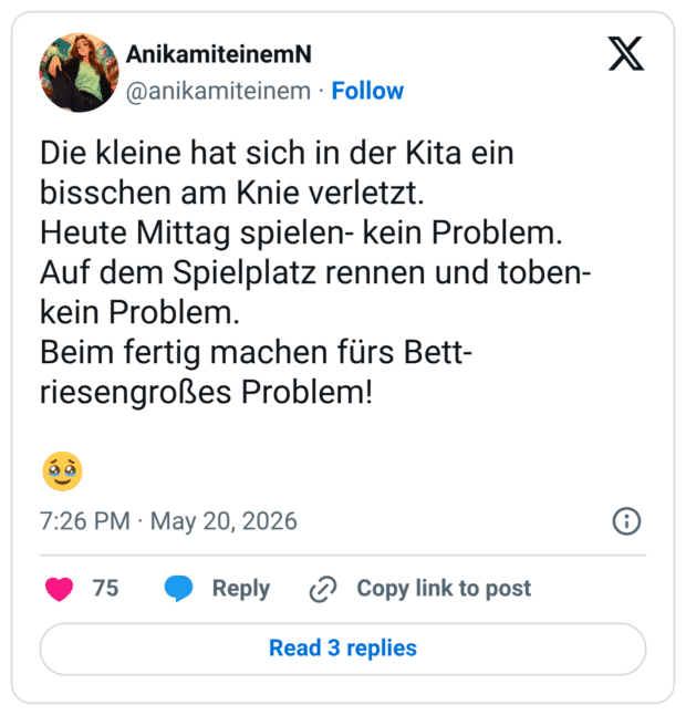 Die kleine hat sich in der Kita ein bisschen am Knie verletzt. Heute Mittag spielen- kein Problem. Auf dem Spielplatz rennen und toben- kein Problem. Beim fertig machen fürs Bett- riesengroßes Problem!