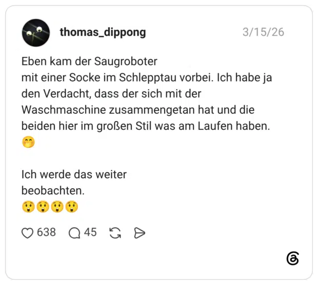 ben kam der Saugroboter mit einer Socke im Schlepptau vorbei. Ich habe ja den Verdacht, dass der sich mit der Waschmaschine zusammengetan hat und die beiden hier im großen Stil was am Laufen haben. 🤭 Ich werde das weiter beobachten. 😲😲😲😲 1 / 3