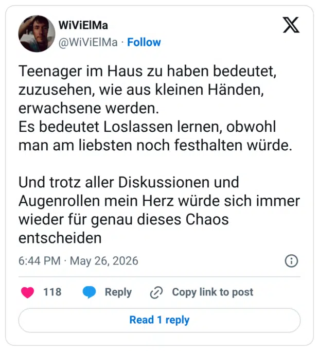 Teenager im Haus zu haben bedeutet, zuzusehen, wie aus kleinen Händen, erwachsene werden. Es bedeutet Loslassen lernen, obwohl man am liebsten noch festhalten würde. Und trotz aller Diskussionen und Augenrollen mein Herz würde sich immer wieder für genau dieses Chaos entscheiden