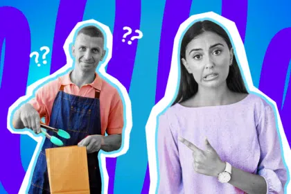 Ausdrucksstarke Collage zum Thema Hygiene im Supermarkt, SB-Backwaren und alltägliche Ekelmomente: Auf der linken Seite steht ein Mann, dessen Gesicht und Arme in Schwarz-Weiß gehalten sind. Er lächelt leicht und hält eine Gebäckzange mit leuchtend türkisgrünen Enden sowie eine braune Papiertüte in den Händen. Sein pfirsichfarbenes Poloshirt und die dunkelblaue Jeans-Schürze treten farblich extrem stark hervor. Auf der rechten Seite blickt eine Frau, deren Gesicht und Arme ebenfalls in Schwarz-Weiß gehalten sind, völlig angewidert und skeptisch drein, während sie mit dem Zeigefinger auf die Szenerie links deutet. Ihr fliederfarbenes Oberteil sticht farblich ebenfalls extrem stark heraus. Weiße Fragezeichen-Icons um den Kopf des Mannes sowie das Pop-Art-Motiv vor einem markanten blau-violetten Wellen-Hintergrund visualisieren pointiert die teils völlig unterschiedlichen Auffassungen von Hygiene und den absoluten Ekel, den man empfindet, wenn ignorante Kunden an der SB-Theke die Regeln missachten und die Brötchen rücksichtslos mit bloßen Händen anfassen.