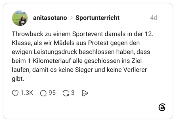 Throwback zu einem Sportevent damals in der 12. Klasse, als wir Mädels aus Protest gegen den ewigen Leistungsdruck beschlossen haben, dass beim 1-Kilometerlauf alle geschlossen ins Ziel laufen, damit es keine Sieger und keine Verlierer gibt. 1 / 2