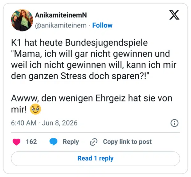 K1 hat heute Bundesjugendspiele "Mama, ich will gar nicht gewinnen und weil ich nicht gewinnen will, kann ich mir den ganzen Stress doch sparen?!" Awww, den wenigen Ehrgeiz hat sie von mir!