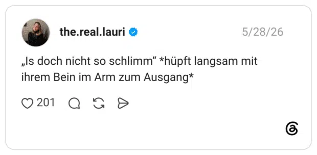 „Is doch nicht so schlimm" *hüpft langsam mit ihrem Bein im Arm zum Ausgang*