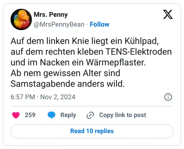 Auf dem linken Knie liegt ein Kühlpad, auf dem rechten kleben TENS-Elektroden und im Nacken ein Wärmepflaster. Ab nem gewissen Alter sind Samstagabende anders wild.