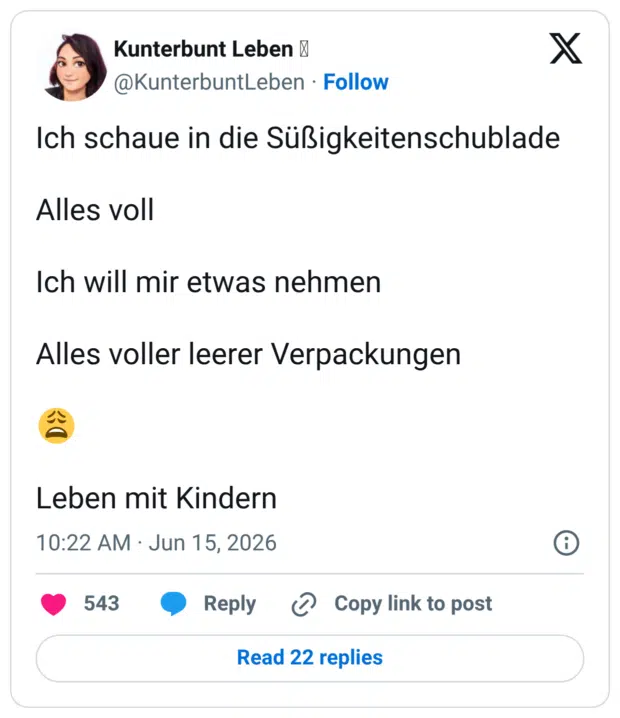Ich schaue in die Süßigkeitenschublade Alles voll Ich will mir etwas nehmen Alles voller leerer Verpackungen Leben mit Kindern