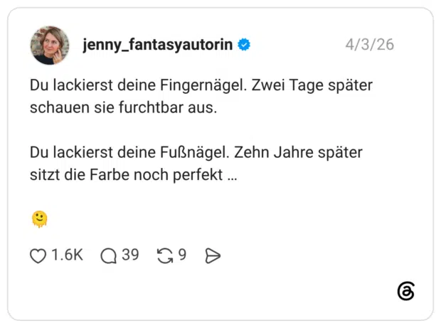 Du lackierst deine Fingernägel. Zwei Tage später schauen sie furchtbar aus. Du lackierst deine Fußnägel. Zehn Jahre später sitzt die Farbe noch perfekt ...