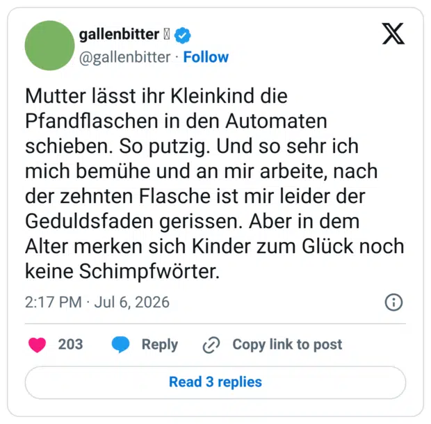 Mutter lässt ihr Kleinkind die Pfandflaschen in den Automaten schieben. So putzig. Und so sehr ich mich bemühe und an mir arbeite, nach der zehnten Flasche ist mir leider der Geduldsfaden gerissen. Aber in dem Alter merken sich Kinder zum Glück noch keine Schimpfwörter.