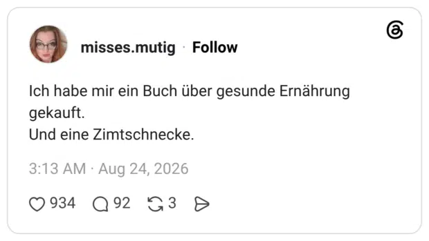 Ich habe mir ein Buch über gesunde Ernährung gekauft. Und eine Zimtschnecke.