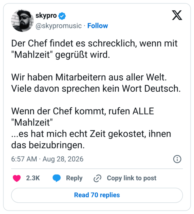 Der Chef findet es schrecklich, wenn mit "Mahlzeit" gegrüßt wird. Wir haben Mitarbeitern aus aller Welt. Viele davon sprechen kein Wort Deutsch. Wenn der Chef kommt, rufen ALLE "Mahlzeit" ...es hat mich echt Zeit gekostet, ihnen das beizubringen.