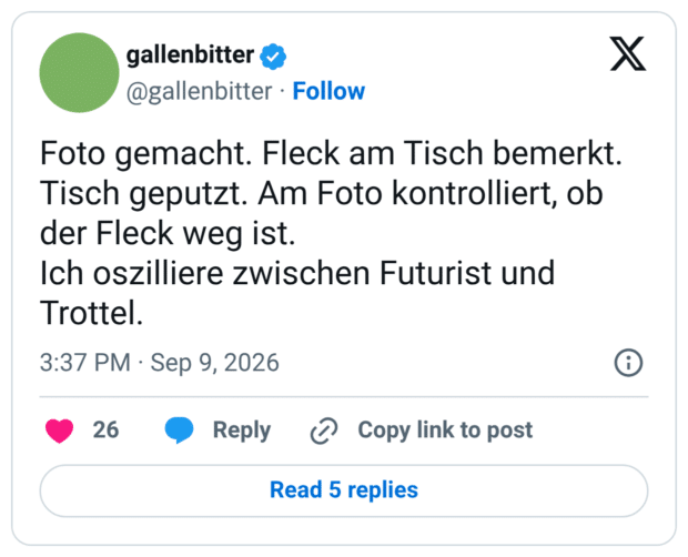 Foto gemacht. Fleck am Tisch bemerkt. Tisch geputzt. Am Foto kontrolliert, ob der Fleck weg ist. Ich oszilliere zwischen Futurist und Trottel.