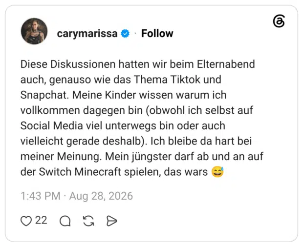 Diese Diskussionen hatten wir beim Elternabend auch, genauso wie das Thema Tiktok und Snapchat. Meine Kinder wissen warum ich vollkommen dagegen bin (obwohl ich selbst auf Social Media viel unterwegs bin oder auch vielleicht gerade deshalb). Ich bleibe da hart bei meiner Meinung. Mein jüngster darf ab und an auf der Switch Minecraft spielen, das wars