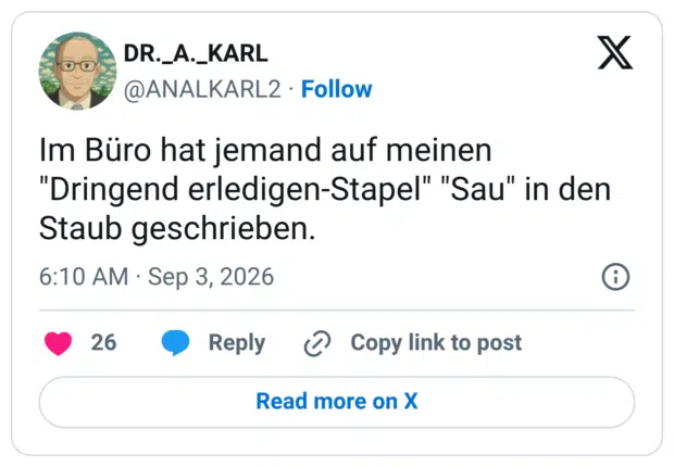 Im Büro hat jemand auf meinen "Dringend erledigen-Stapel" "Sau" in den Staub geschrieben.