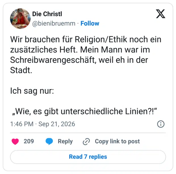 Wir brauchen für Religion/Ethik noch ein zusätzliches Heft. Mein Mann war im Schreibwarengeschäft, weil eh in der Stadt. Ich sag nur: „Wie, es gibt unterschiedliche Linien?!“