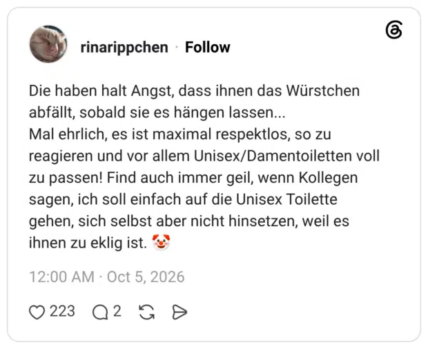 Die haben halt Angst, dass ihnen das Würstchen abfällt, sobald sie es hängen lassen... Mal ehrlich, es ist maximal respektlos, so zu reagieren und vor allem Unisex/Damentoiletten voll zu passen! Find auch immer geil, wenn Kollegen sagen, ich soll einfach auf die Unisex Toilette gehen, sich selbst aber nicht hinsetzen, weil es ihnen zu eklig ist.